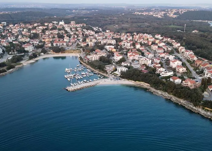 Apartman For Two 200m From The *