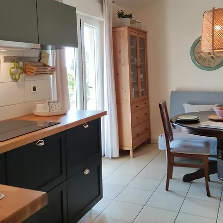 Apartment For Two 200m From The Pula