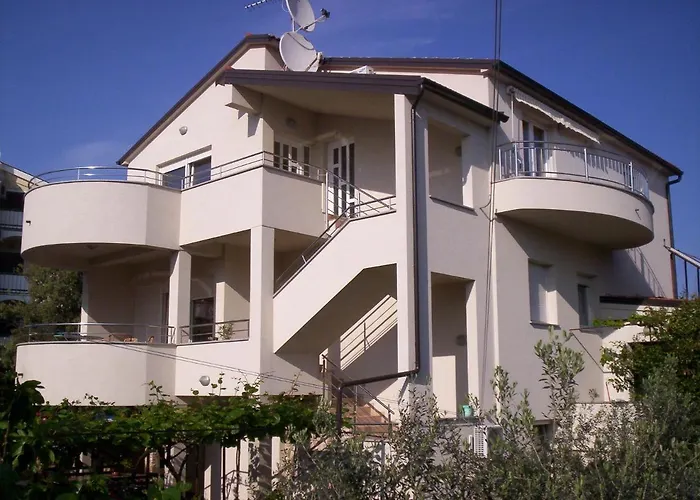 Daire For Two 200m From The