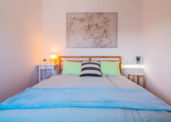 Daire For Two 200m From The