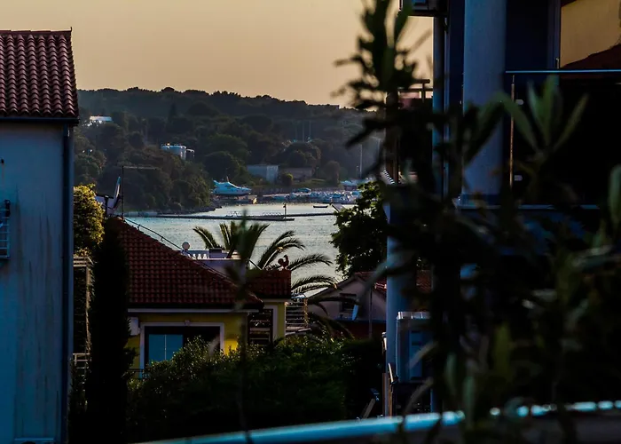 Daire For Two 200m From The Pula